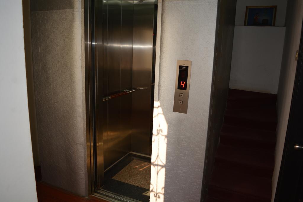 Hoang Cuong Hotel Ханой Экстерьер фото